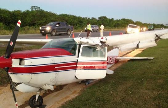 Avioneta aterriza de emergencia en autovía del Coral