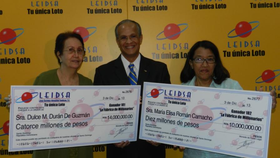Leidsa entrega cheques a dos nuevas millonarias en la República Dominicana