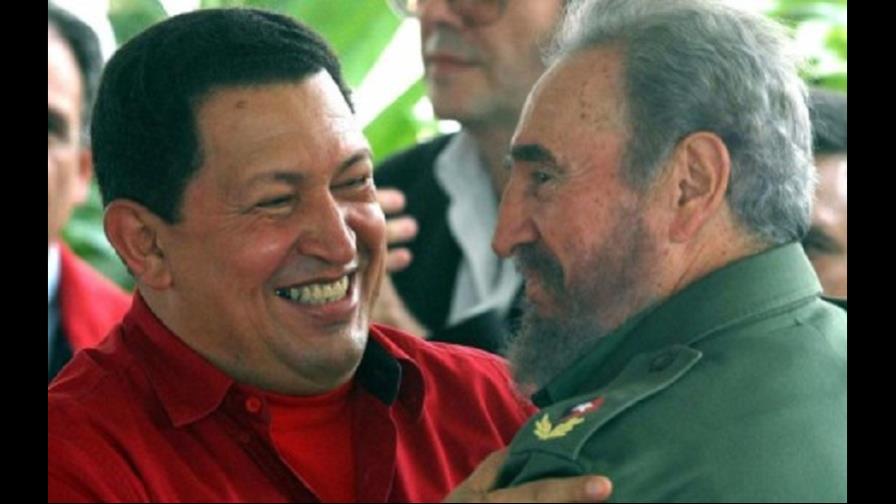Fidel Castro publica íntegra charla telefónica con Chávez tras golpe de 2002