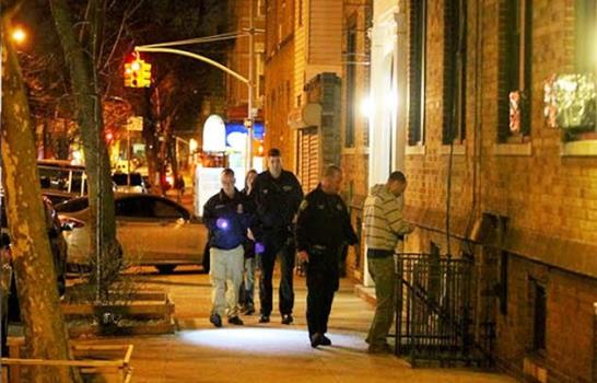 Hallan pareja dominicana muerta a tiros en apartamento de Queens