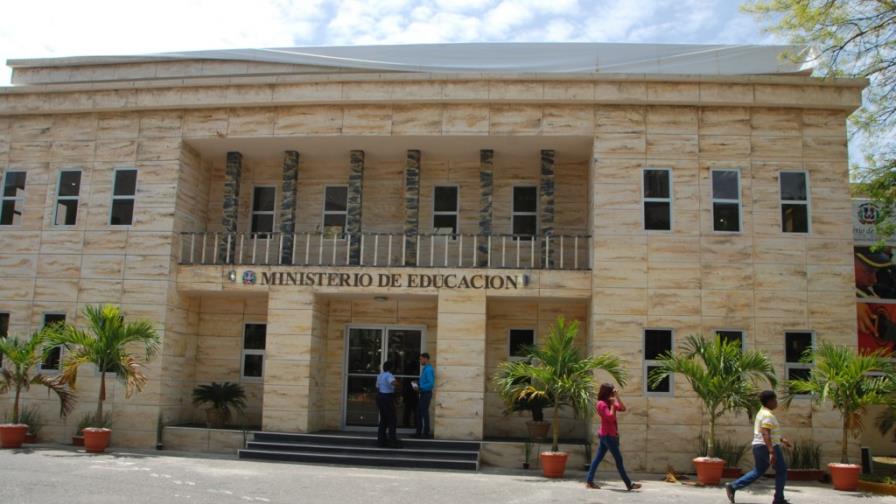 Ligia Amada Melo critica el uso de casetas lujosas en la Feria del Libro