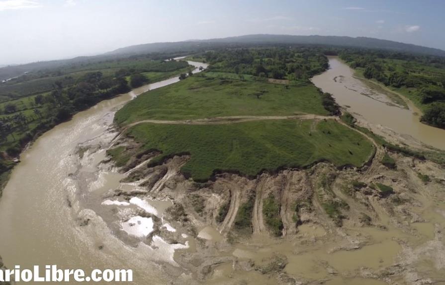 Denuncian la extracción ilegal de arena en el río Yásica