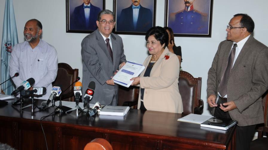 Only 25% of the teacher and director candidates passed the Minerd tests