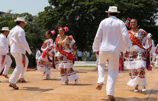 Danilo Medina fue recibido en México al ritmo de baile típico de Yucatán