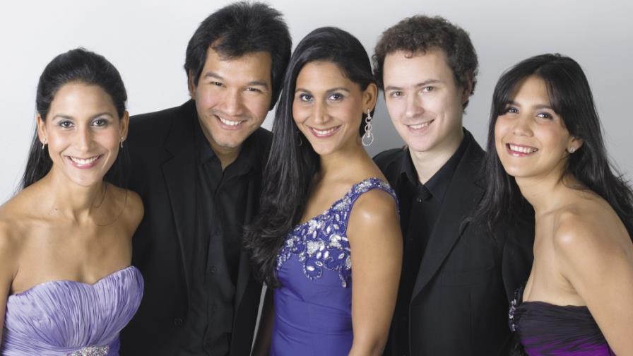 Con el folklore a cuestas