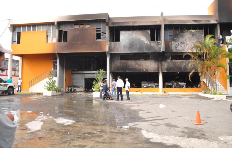 Incendio destruye la Casa Dominicana en Santiago