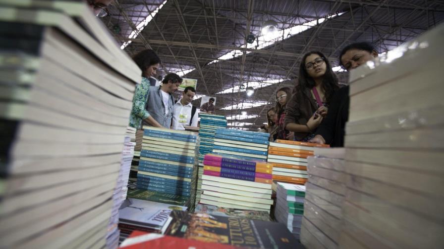 Paulo Coelho destrona a John Green en listas de libros más vendidos