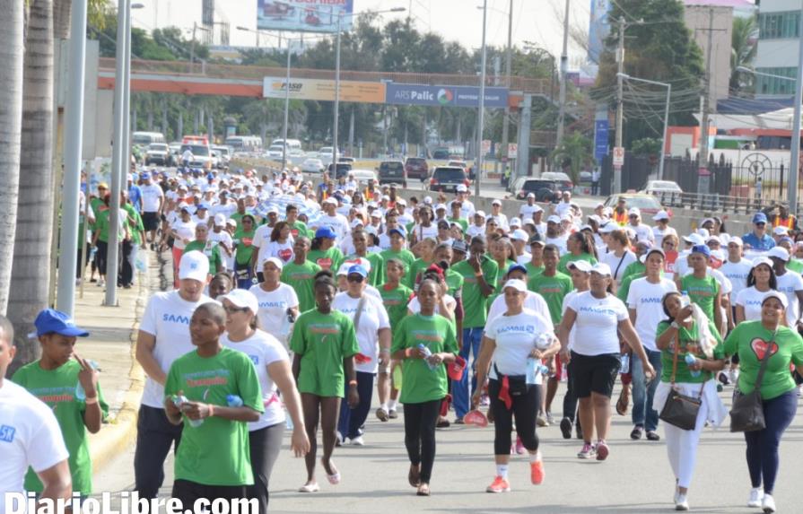 Cientos caminan en Santo Domingo para prevenir males del corazón