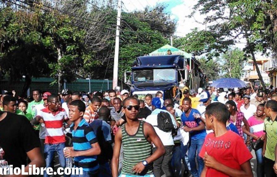 Miles marchan con motivo del Día de la Biblia en San Pedro de Macorís