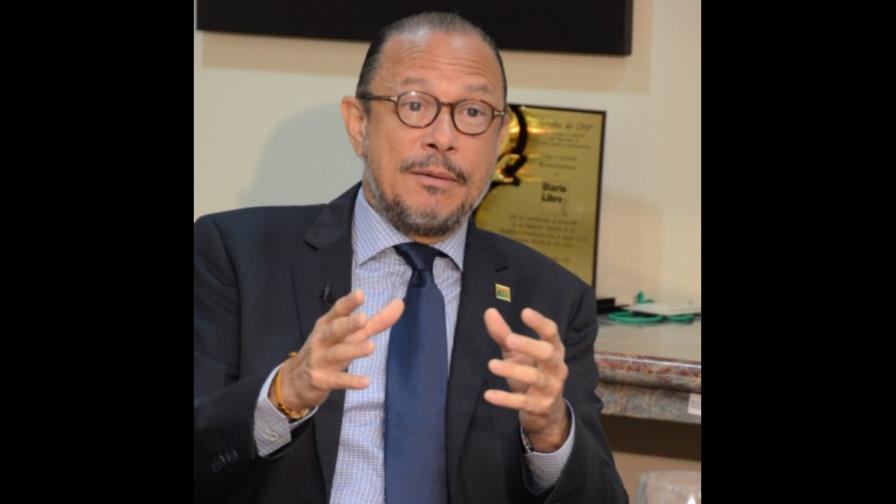 Defiende la Ley de Música; asegura que es víctima de la payola Defiende la Ley de Música; asegura que es víctima de la payola