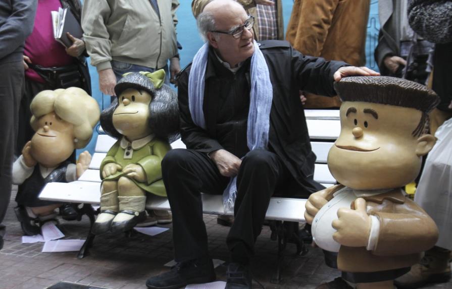 Mafalda cumple 50 años arropada por sus amigos en su barrio de San Telmo
