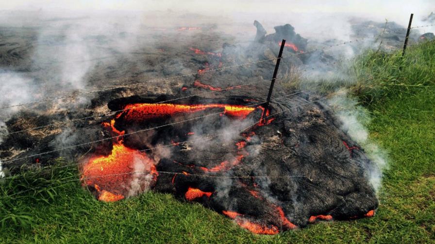 Río de lava avanza hacia pueblo de Hawai