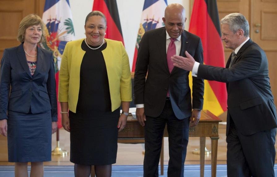 Merkel expresa confianza a Martelly, pese al aplazamiento electoral en Haití