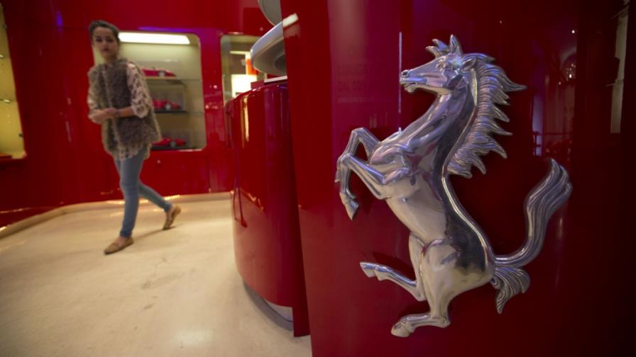 Fiat anuncia su intención de separar del grupo a Ferrari en 2015