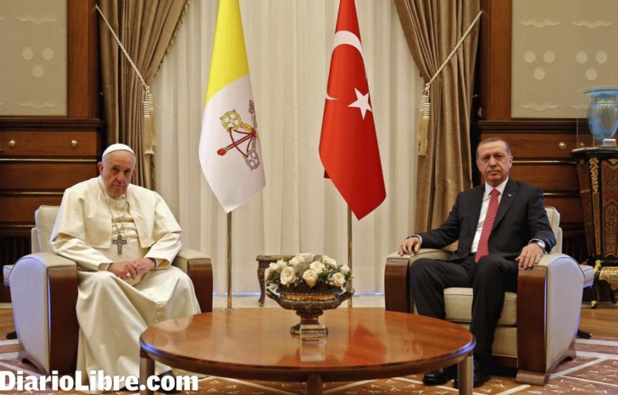 El papa pide un mayor diálogo frente al extremismo del Estado Islámico