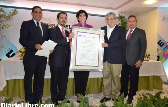 Leonte Brea gana el Premio Nacional Feria del Libro