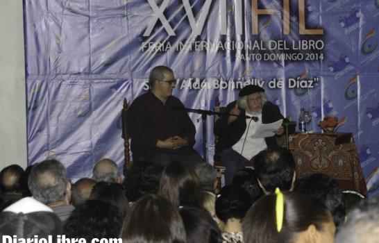 Los estudiantes aportan dinamismo a la XVII Feria Internacional del Libro; muchos buscan obras clásicas