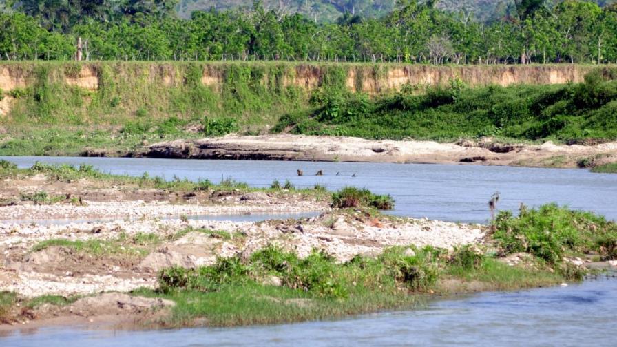 Ministerio de Medio Ambiente ordena detener la extracción de materiales de construcción del río Yásica