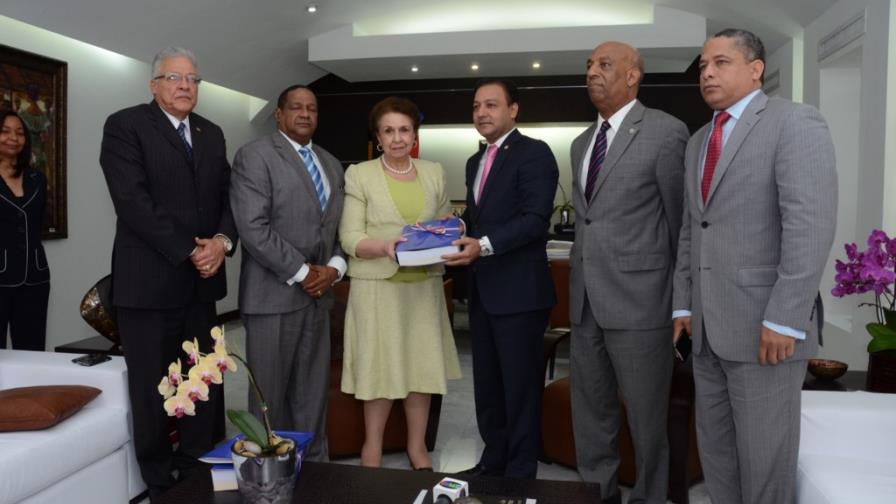 Déficit 2013 fue de RD$70 mil millones; la deuda pública aumentó a RD$989.6 mil millones, un 27.8%