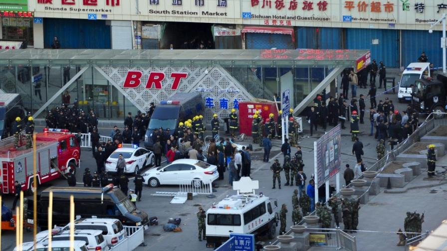 Tres muertos y 79 heridos en un atentado terrorista en estación de tren china Tres muertos y 79 heridos en un atentado terrorista en estación de tren china