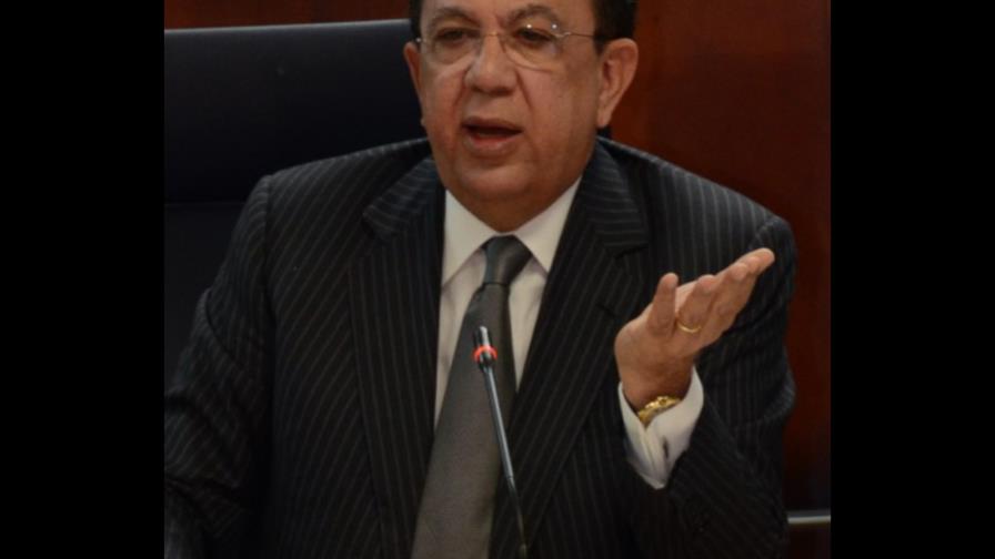 Gobernador del Banco Central dice deuda es preocupante, pero manejable