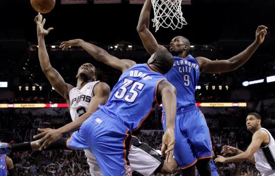 Spurs arrollan y están a un triunfo de la final