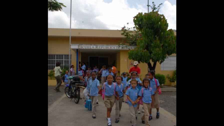 Dicen sólo licitan 16% de uniformes escolares Dicen sólo licitan 16% de uniformes escolares