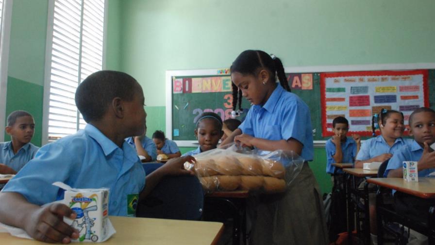 Licitan leche para el desayuno escolar