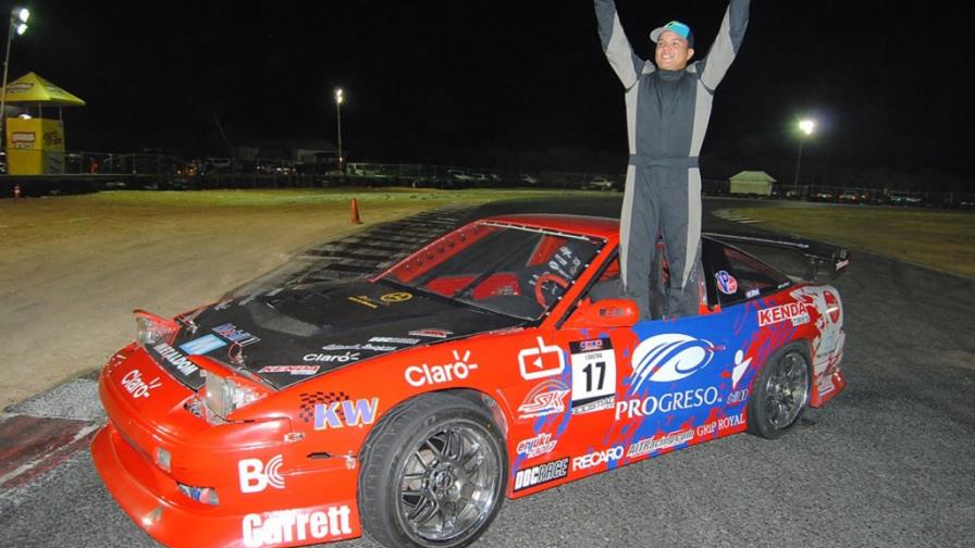 Jonathan Castro impone su clase en el drift