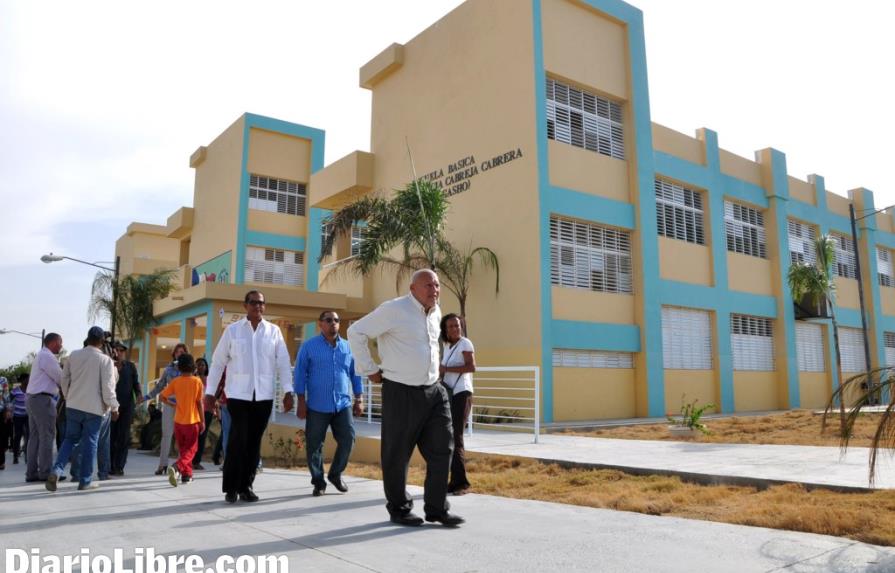 Danilo Medina inaugura nueve escuelas en Línea Noroeste
