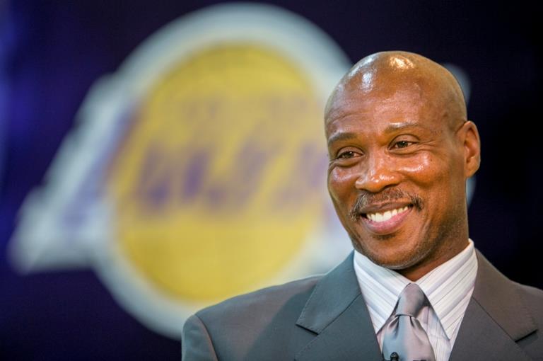 Dirigente de los Lakers, Byron Scott busca pronto repunte del conjunto