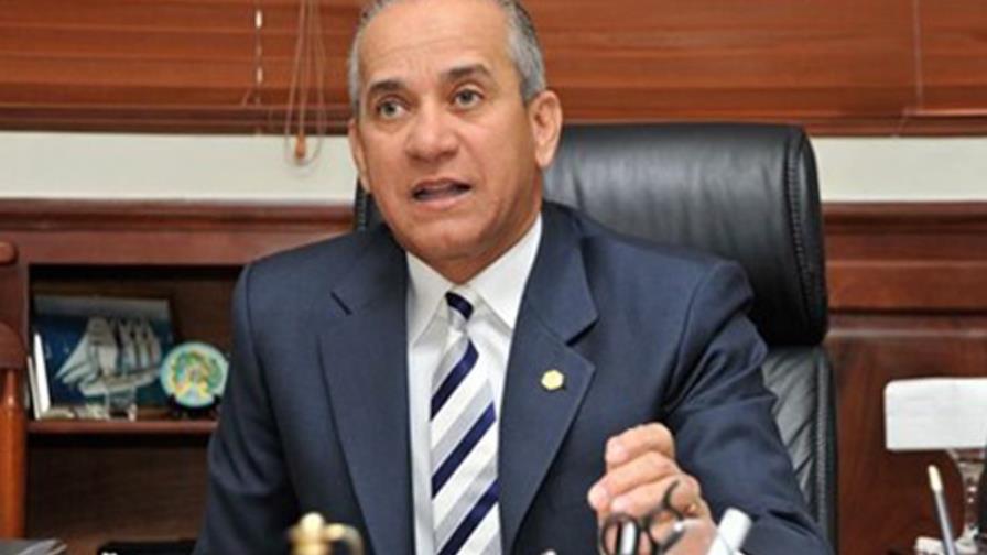 El Gobierno condecora a Sigfrido Pared Pérez