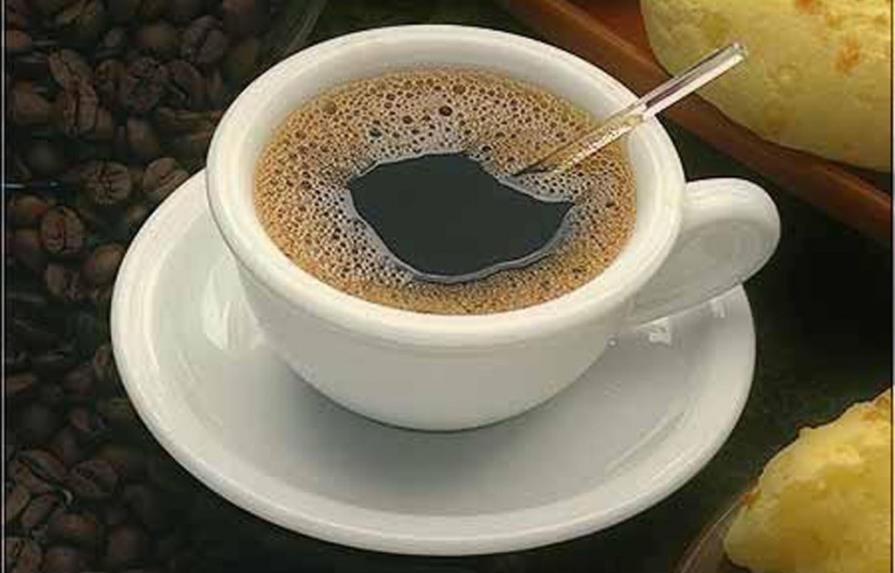 El consumo de té o café no perjudica al corazón, según un estudio