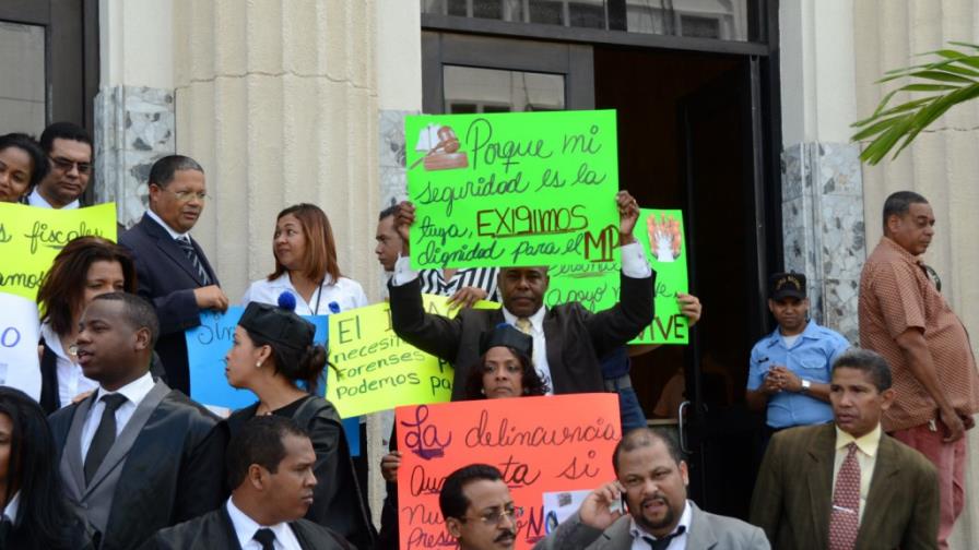 Fiscales convocan un paro de 24 horas