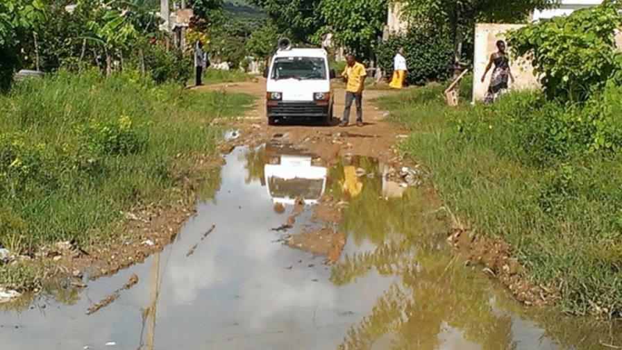 Moradores de Villa Cerro, en Higüey, piden el arreglo de calles