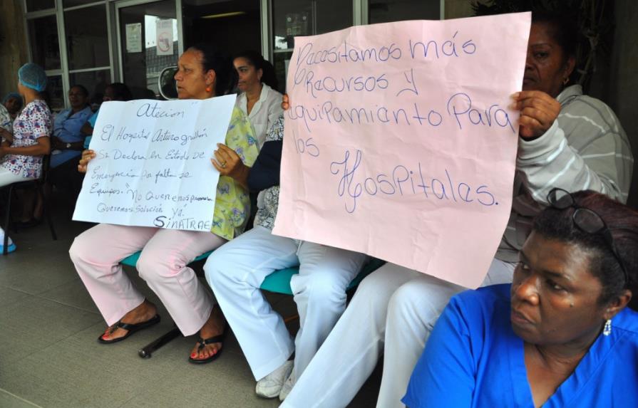 Enfermeras inician un paro indefinido en el hospital Arturo Grullón