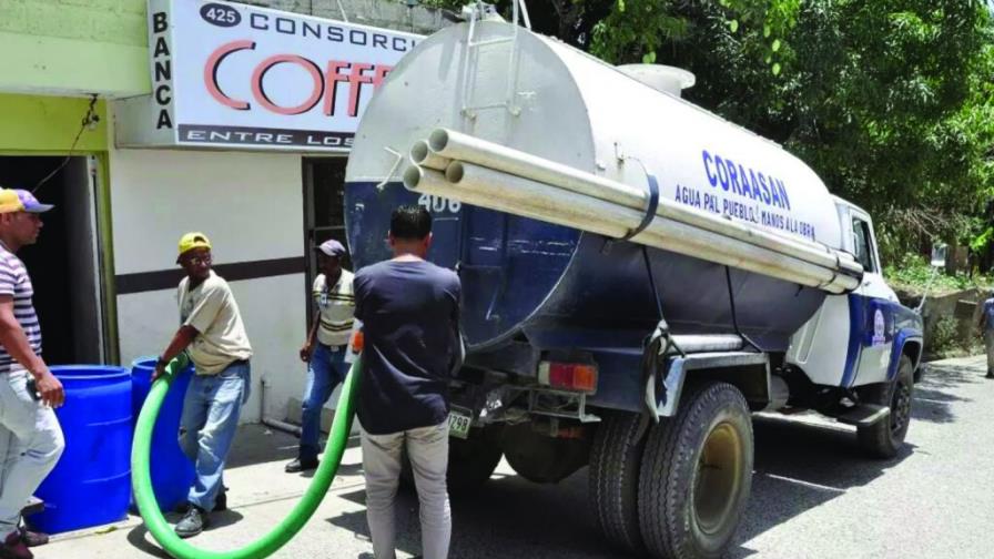 Santiago sufre los efectos de la sequía; distribuyen agua