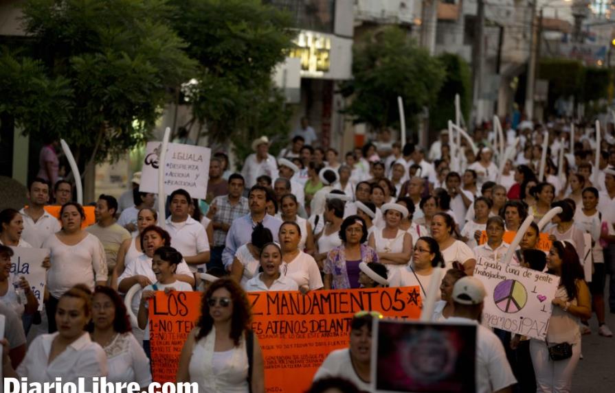Padres de estudiantes desaparecidos se reúnen con Peña Nieto