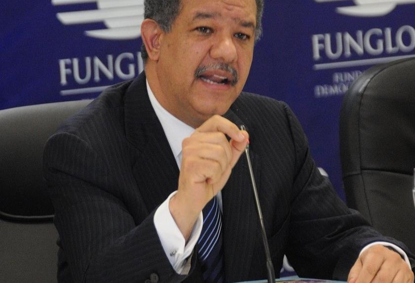 Expresidente Leonel Fernández jura como diputado al Parlacen