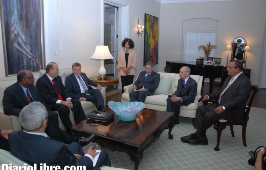 El embajador de Estados Unidos confía en el diálogo entre la República Dominicana y Haití