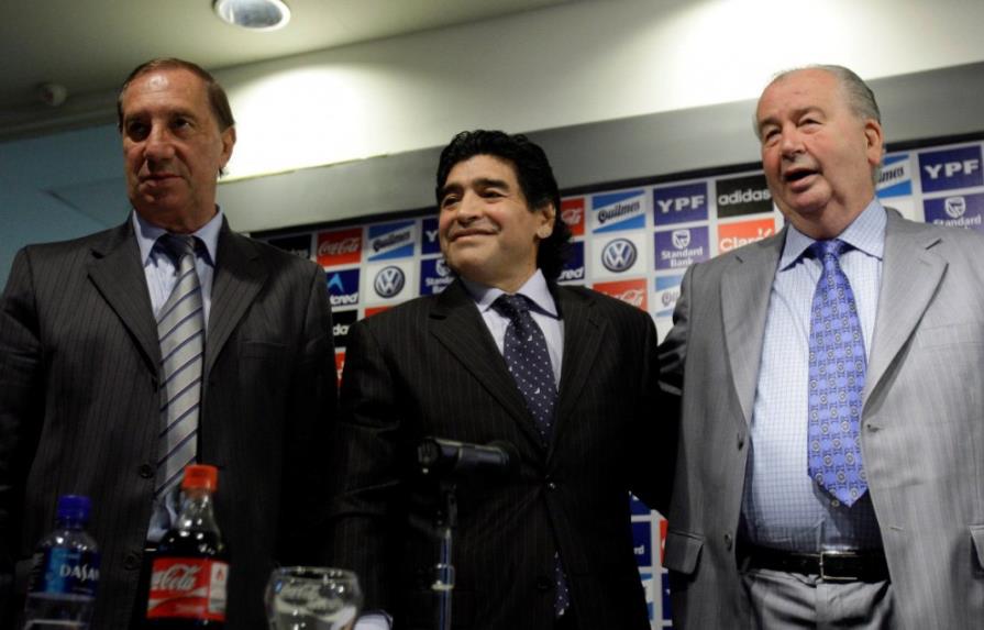 Maradona envía sus condolencias a la familia de Julio Grondona