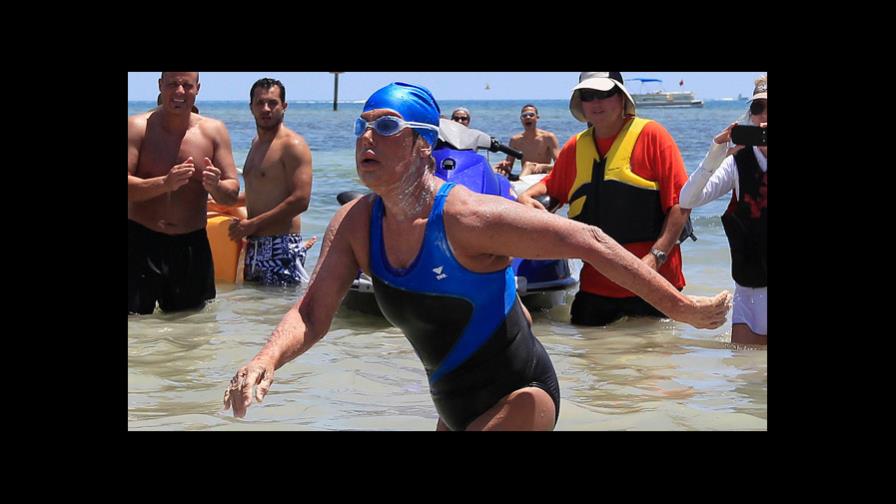 Cuba condecora a Diana Nyad, nadadora de estadounidense