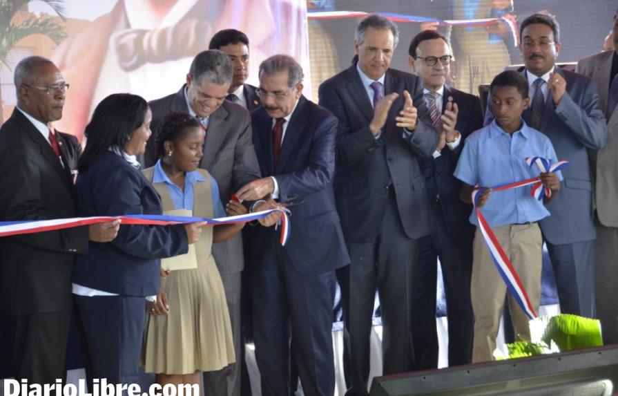 Danilo Medina entrega once escuelas en cinco provincias de la región Este