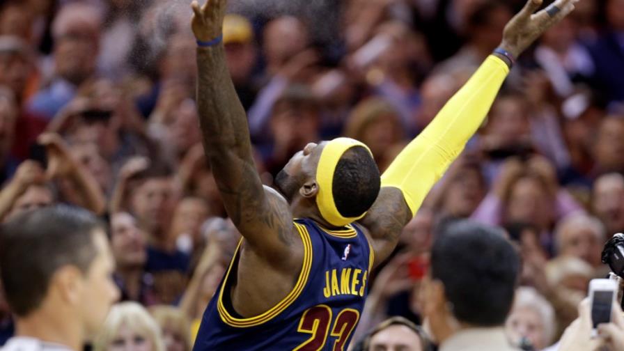 LeBron James con un pésimo partido en su regreso a casa