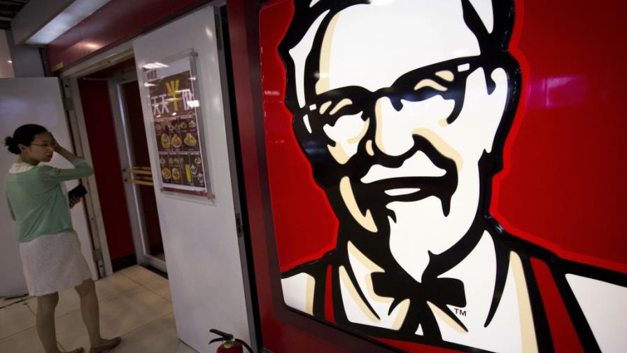 Empresas chinas difundieron en las redes que los pollos de KFC tenían seis alas y ocho patas