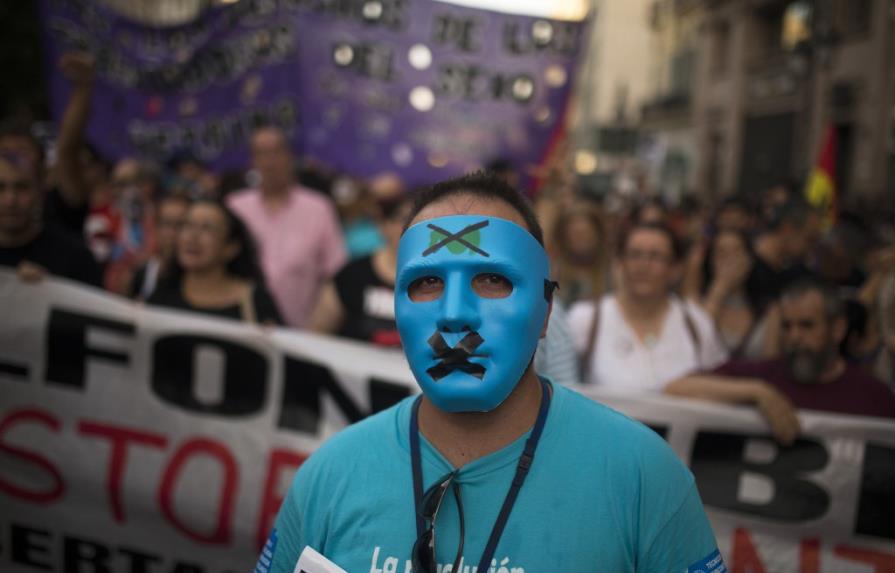 Miles protestan contra ley mordaza en España