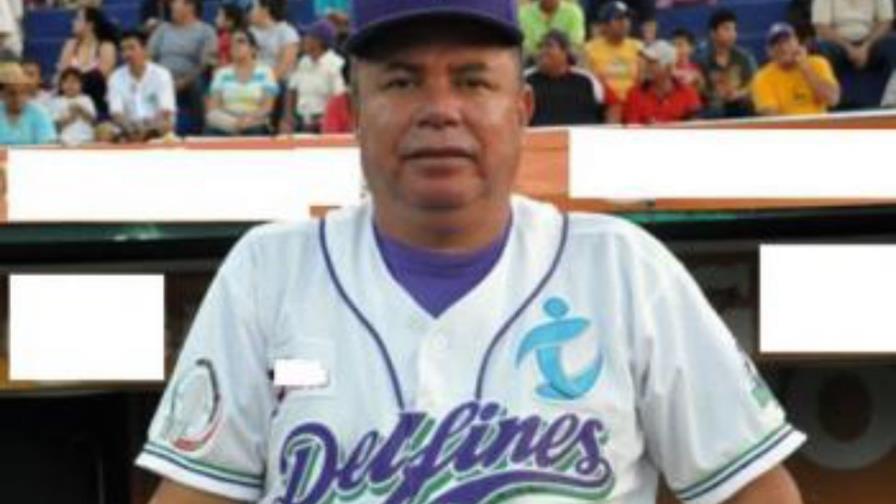 Félix Fermín renuncia Delfines