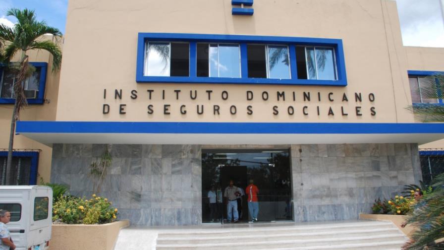 Gobierno dispone entrega de fondos de la ARL al IDSS y a Salud Pública para mejorar sus hospitales