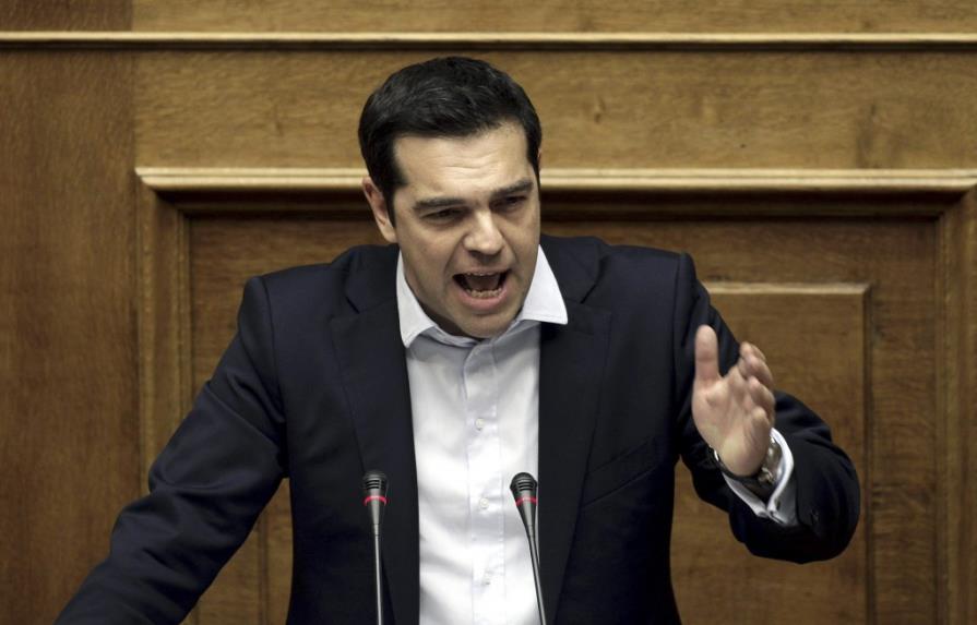 Tsipras dice que el corralito es temporal y pide el no en el reférendum