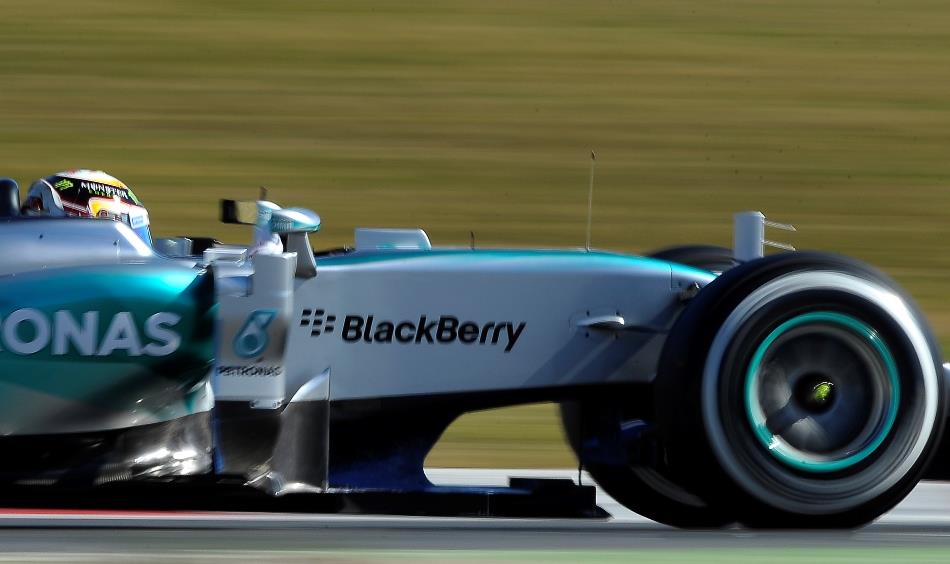 Lewis Hamilton y Mercedes marcan el paso en pruebas de F1